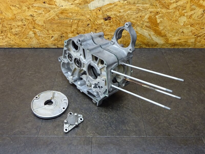 【250502】スーパーカブ90カスタム(HA02-2143)◆ クランクケース左右セット ※エンジンパーツ 【12V セル付 | 中古バイクパーツ通販・買取　ジャンクヤード鳥取　JunkYard