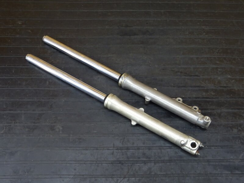 【250515】GB250クラブマン(MC10-1304)◆ フロントフォーク インナーチューブ ボトムケース 削れ有 【4型 | 中古バイクパーツ通販・買取　ジャンクヤード鳥取　JunkYard