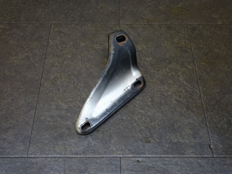 【250517】スーパーカブ50(AA01-1542)◆ マフラーステー 歪み有 | 中古バイクパーツ通販・買取　ジャンクヤード鳥取　JunkYard