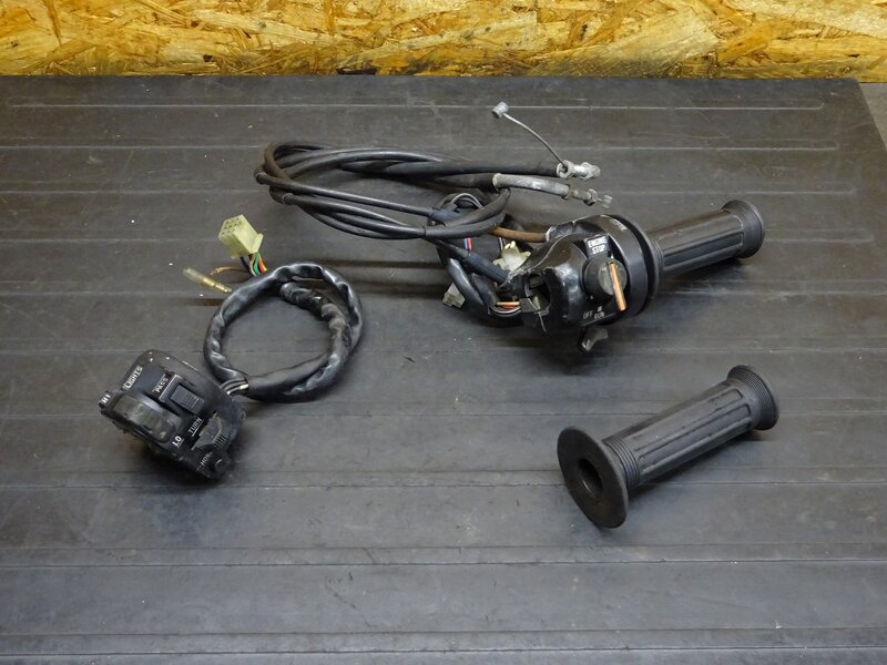【250724】SR400(1JR-269)◆ ハンドルスイッチ左右セット スイッチボックス スロットルパイプ 【検:SR500 1JN 2J2 2H6 | 中古バイクパーツ通販・買取　ジャンクヤード鳥取　JunkYard