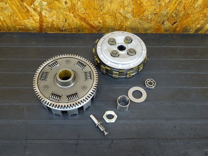 【250728】エストレヤRS(BJ250A-061)◇ クラッチ クラッチハウジング ※エンジンパーツ 【検索:エストレア 250TR | 中古バイクパーツ通販・買取　ジャンクヤード鳥取　JunkYard