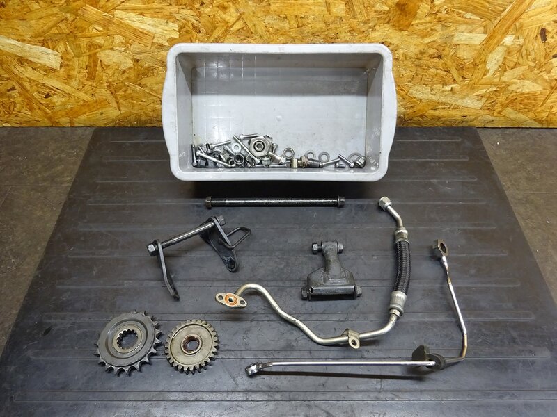 【250902】SR400(RH16J-011)◆ エンジンボルトset オイルライン/パイプ フロントスプロケット ※エンジンパーツ【ファイナルエディション | 中古バイクパーツ通販・買取　ジャンクヤード鳥取　JunkYard
