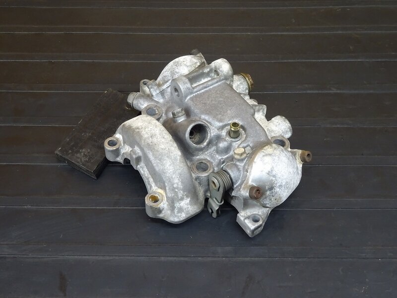 【250914】SR500(1JN-226)● シリンダーヘッドカバー ロッカーアーム 腐食有 ※エンジンパーツ【検索:2J2 SR400 2H6 1JR | 中古バイクパーツ通販・買取　ジャンクヤード鳥取　JunkYard