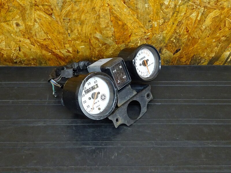 【250927】RZ50(RA02J-001)◇ スピードメーター タコメーター インジケーターランプ 10363km 色塗り有 | 中古バイクパーツ通販・買取　ジャンクヤード鳥取　JunkYard