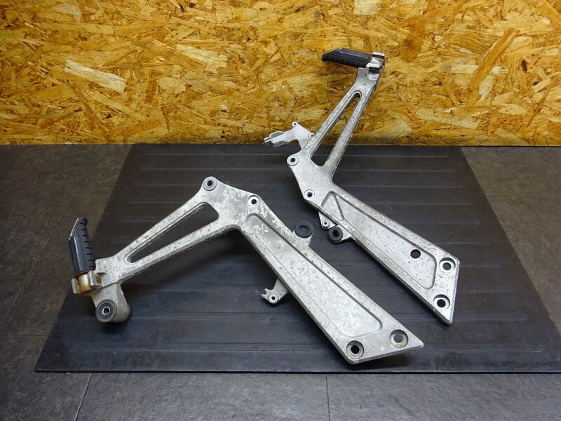 【251008】VT250スパーダ(MC20-1004)◆ タンデムステップ左右セット ペグ 削れ有 | 中古バイクパーツ通販・買取　ジャンクヤード鳥取　JunkYard