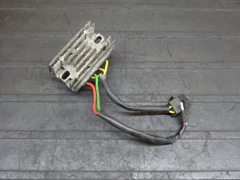 【251020】FTR223(MC34-1106)◆ レギュレーター レギュレター | 中古バイクパーツ通販・買取　ジャンクヤード鳥取　JunkYard