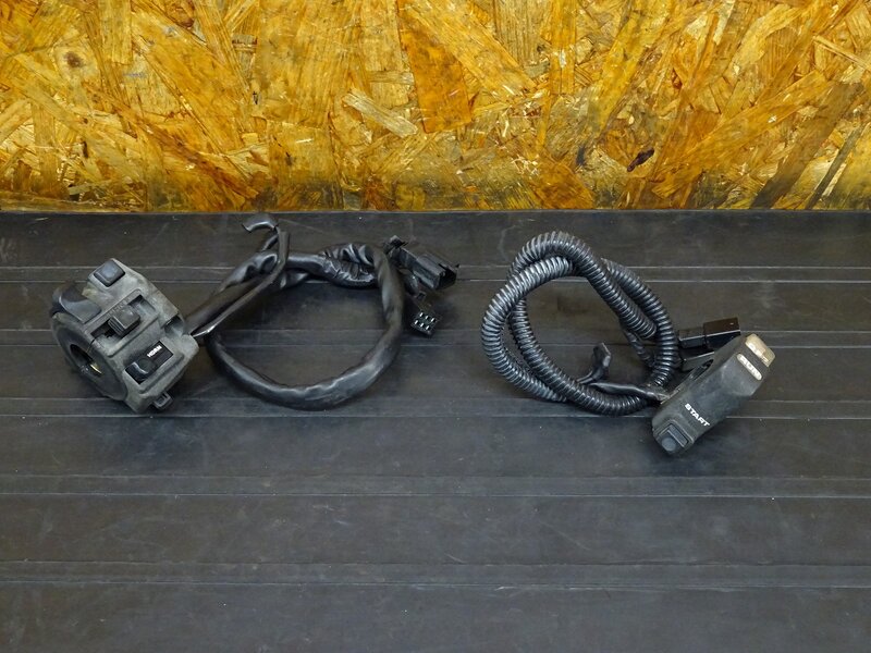 【251038】CBR250RR(MC22)◇ ハンドルスイッチ左右セット スイッチボックス | 中古バイクパーツ通販・買取 ジャンクヤード鳥取 JunkYard