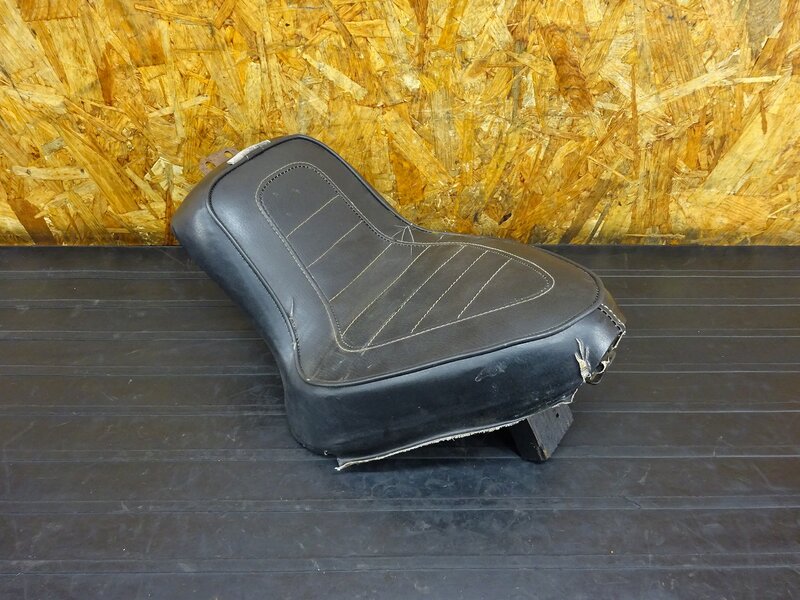 【251045】◇ ドラッグスター400(VH01J) 社外シート シングルシート ソロシート イージーライダース EASYRIDERS 破れ/劣化有 ※検索:4TR | 中古バイクパーツ通販・買取 ジャンクヤード鳥取 JunkYard