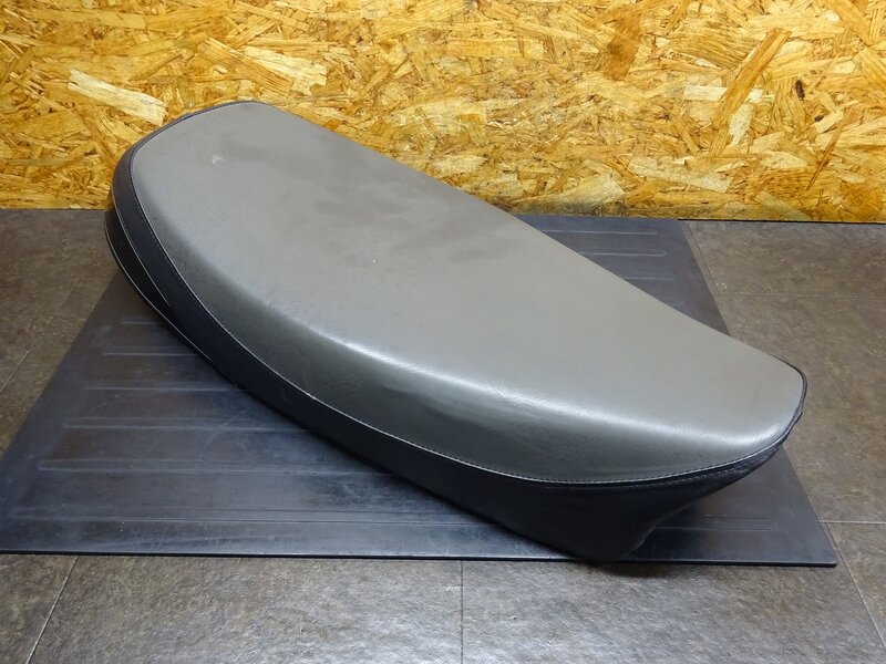 【251102】SR400(RH01J-020)◆ シート シートカウル テールカウル 書類入れ 【イモビ付 | 中古バイクパーツ通販・買取　ジャンクヤード鳥取　JunkYard