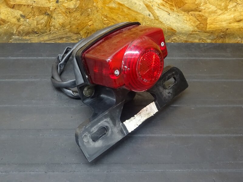【251101】エイプ100(HC07-1301)■ テールランプ ブレーキランプ 【エイプ50 XR100 | 中古バイクパーツ通販・買取　ジャンクヤード鳥取　JunkYard