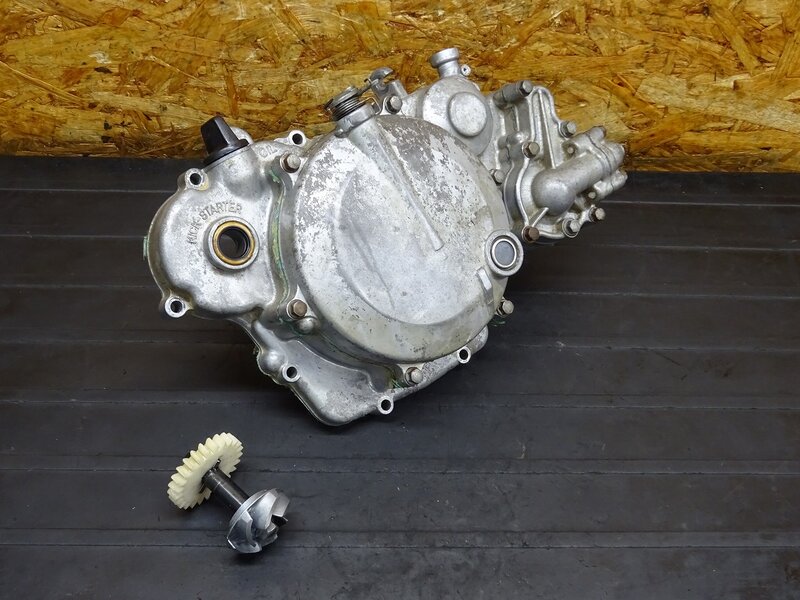 【251114】KDX125SR(DX125A-016)◆ クラッチカバー エンジンカバー右 ウォーターポンプ ※エンジンパーツ【検索：200 220 250 | 中古バイクパーツ通販・買取　ジャンクヤード鳥取　JunkYard
