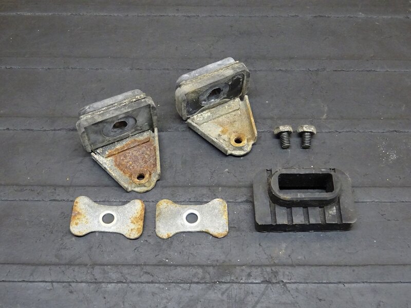 【251115】SDR200(2TV-007)◆ タンクブッシュ タンクラバー タンクステー ゴム 曲がり/劣化有 | 中古バイクパーツ通販・買取　ジャンクヤード鳥取　JunkYard