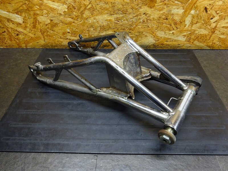 【251115】SDR200(2TV-007)◆ スイングアーム ピボットシャフト 錆/腐食有 | 中古バイクパーツ通販・買取　ジャンクヤード鳥取　JunkYard