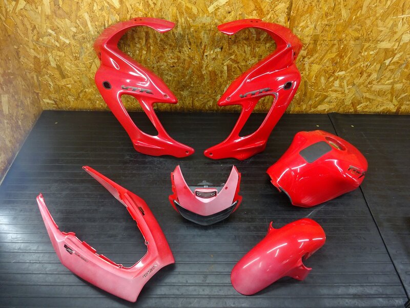 【251121】VTR1000F(SC36-1100)■ カウルセット 燃料/ガソリンタンク アッパー/サイドカウル フェンダー 【ファイアーストーム | 中古バイクパーツ通販・買取　ジャンクヤード鳥取　JunkYard
