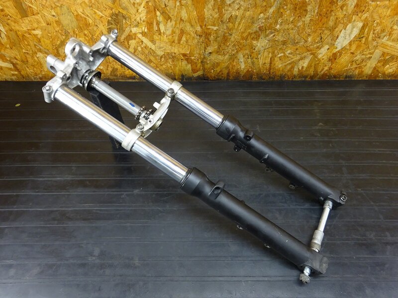 【251206】VTR250(MC33-1602)◆ フロントフォーク インナーチューブ ボトムケース ステム トップブリッジ オイル漏れ有 【Fi | 中古バイクパーツ通販・買取　ジャンクヤード鳥取　JunkYard