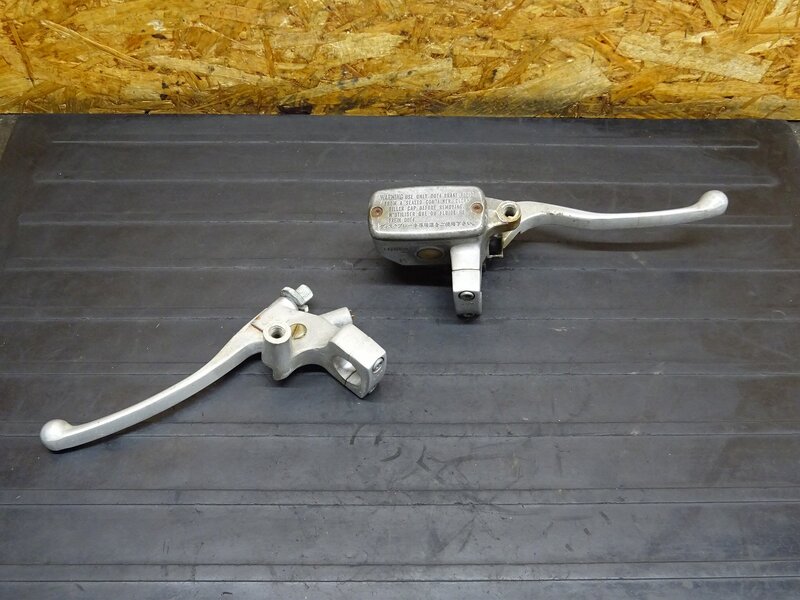 【251211】スティード400(NC26-1441)◆ フロントブレーキマスター マスターシリンダー Φ11 クラッチレバー 削れ/割れ有 | 中古バイクパーツ通販・買取　ジャンクヤード鳥取　JunkYard