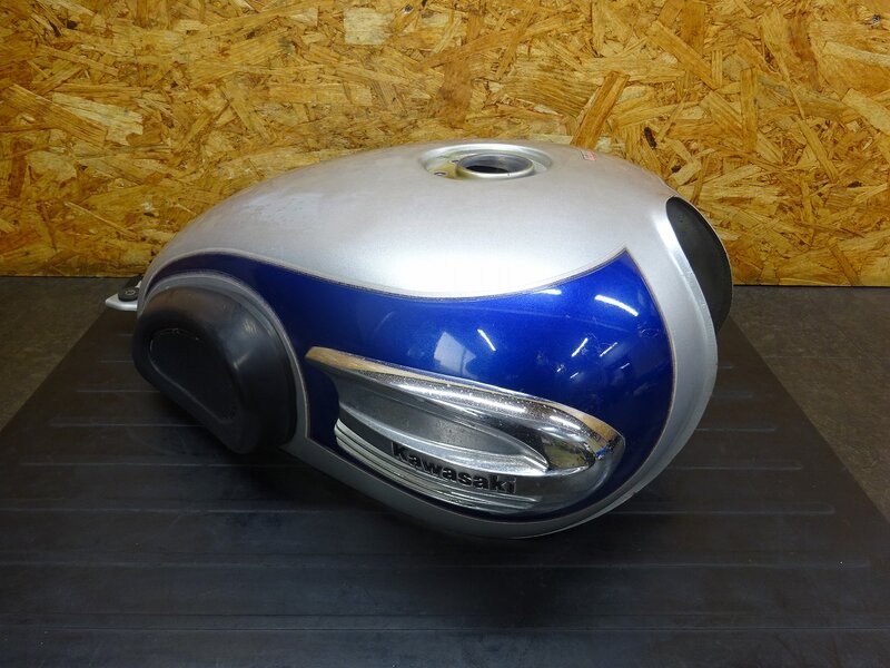 【251227】W650(EJ650A-004)◆ 燃料タンク ガソリンタンク フューエルタンク 削れ/凹み有 【検索:W400 EJ400A | 中古バイクパーツ通販・買取　ジャンクヤード鳥取　JunkYard