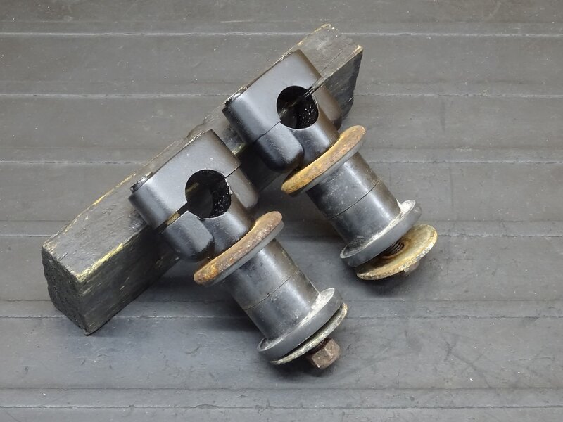 【251234】SR400(1JR-254)◆ ハンドルポスト ハンドルクランプ 錆/色塗り有 【検:SR500 1JN 2J2 2H6 | 中古バイクパーツ通販・買取　ジャンクヤード鳥取　JunkYard