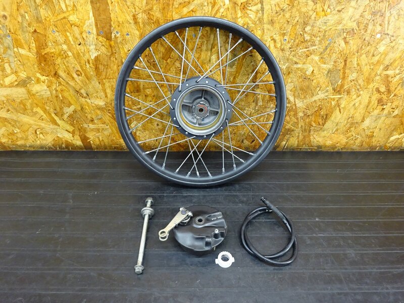 【260105】クロスカブ110(JA45-1003)◇ フロントホイール 17×1.60 ドラムブレーキ/パネル アクスルシャフト 錆/削れ/フレ小有 | 中古バイクパーツ通販・買取　ジャンクヤード鳥取　JunkYard