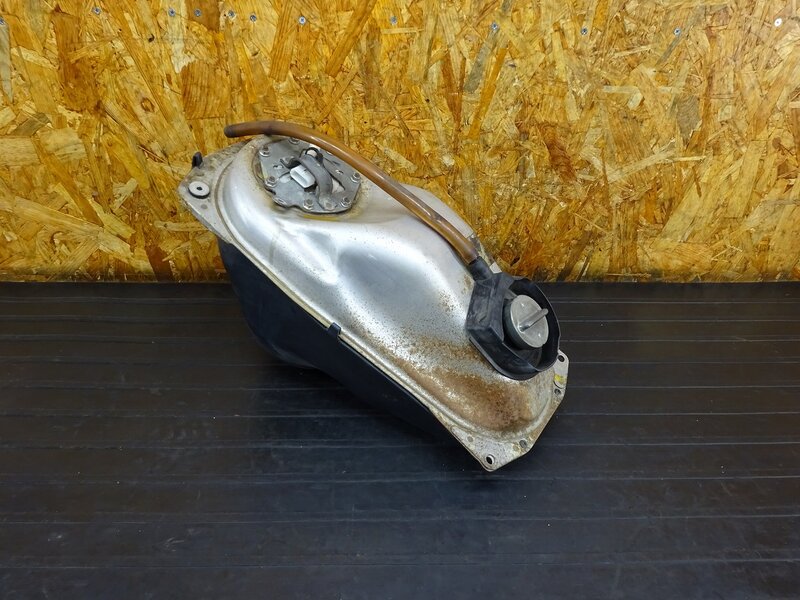 【260201】フォルツァZ(MF08-1018)◇ 燃料タンク ガソリンタンク フューエルタンク 燃料ポンプ ガソリンポンプ タンクキャップ 錆/凹み有 | 中古バイクパーツ通販・買取　ジャンクヤード鳥取　JunkYard