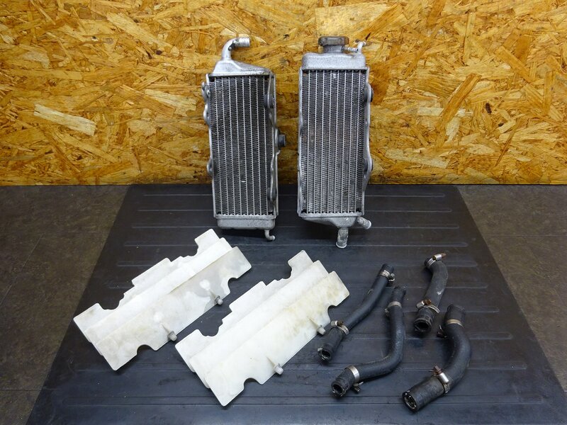 【260207】CRM250R(MD24-1405)◆ ラジエーター左右セット ラジエーターコア コアガード ホース 劣化/フィン潰れ有 | 中古バイクパーツ通販・買取　ジャンクヤード鳥取　JunkYard