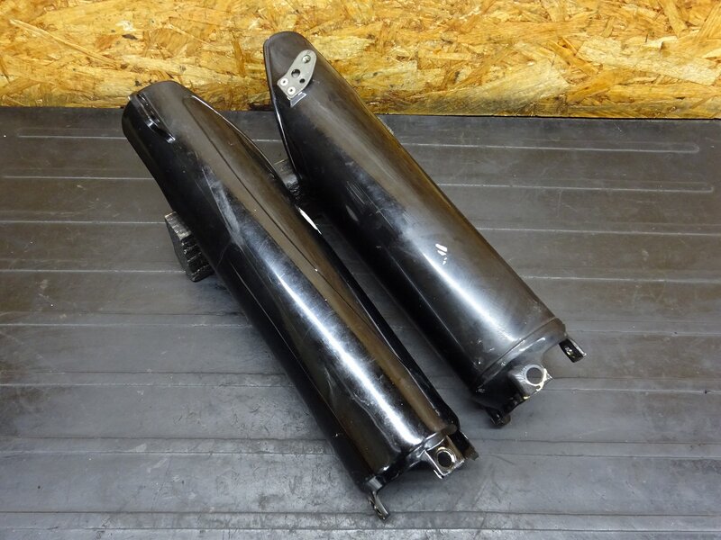 【260207】CRM250R(MD24-1405)◆ フォークカバー左右セット フロントフォークガード 削れ/色塗り有 | 中古バイクパーツ通販・買取　ジャンクヤード鳥取　JunkYard