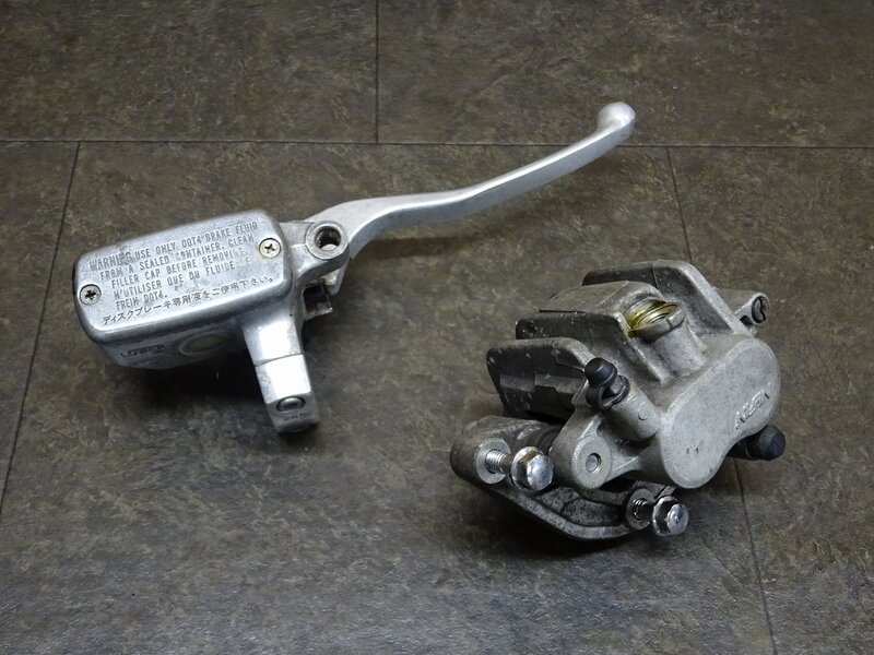 【260213】マグナ250(MC29-1012)◆ フロントブレーキセット フロントブレーキキャリパー マスターシリンダー 【V-TWIN | 中古バイクパーツ通販・買取　ジャンクヤード鳥取　JunkYard