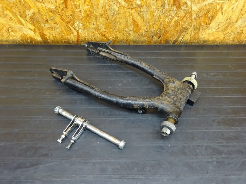 【260215】SR400(RH01J-008)◇ スイングアーム ピボットシャフト トルクロッド アクスルシャフト チェーンアジャスター 錆有 【イモビ付 | 中古バイクパーツ通販・買取　ジャンクヤード鳥取　JunkYard