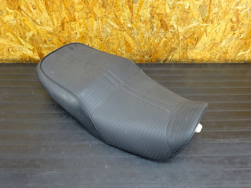 【260305】ZRX1100(ZRT10C-016)◇ シート 汚れ/破れ有 【検:ZRX1200 | 中古バイクパーツ通販・買取　ジャンクヤード鳥取　JunkYard