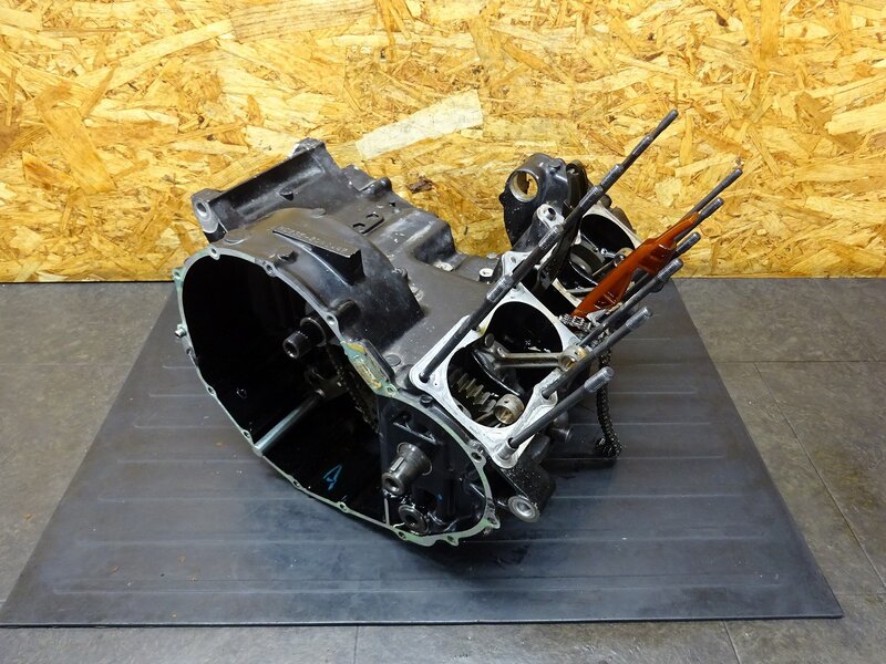 【260306】CB400SF Vtec2(NC39-1044)◆ エンジン腰下 ミッション クランクシャフト コンロッド ※エンジンパーツ【SPEC2 スペック2 | 中古バイクパーツ通販・買取　ジャンクヤード鳥取　JunkYard