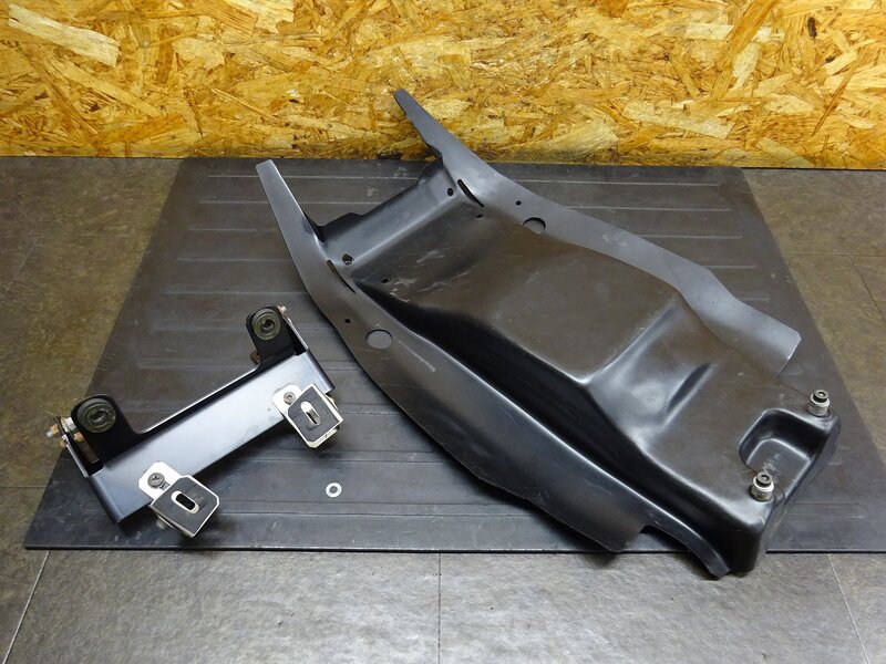 【260306】CB400SF Vtec2(NC39-1044)◆ フェンダーレスキット フェンレス デイトナ?? リアインナーフェンダー 【SPEC2 スペック2 | 中古バイクパーツ通販・買取　ジャンクヤード鳥取　JunkYard