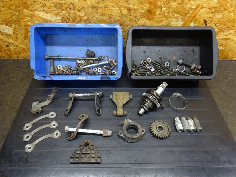 【260310】SR400(1JR-302)◆ ボルトセット エンジンハンガー/ボルト インシュレーター キックスピンドル 【検:SR500 1JN 2J2 2H6 | 中古バイクパーツ通販・買取　ジャンクヤード鳥取　JunkYard