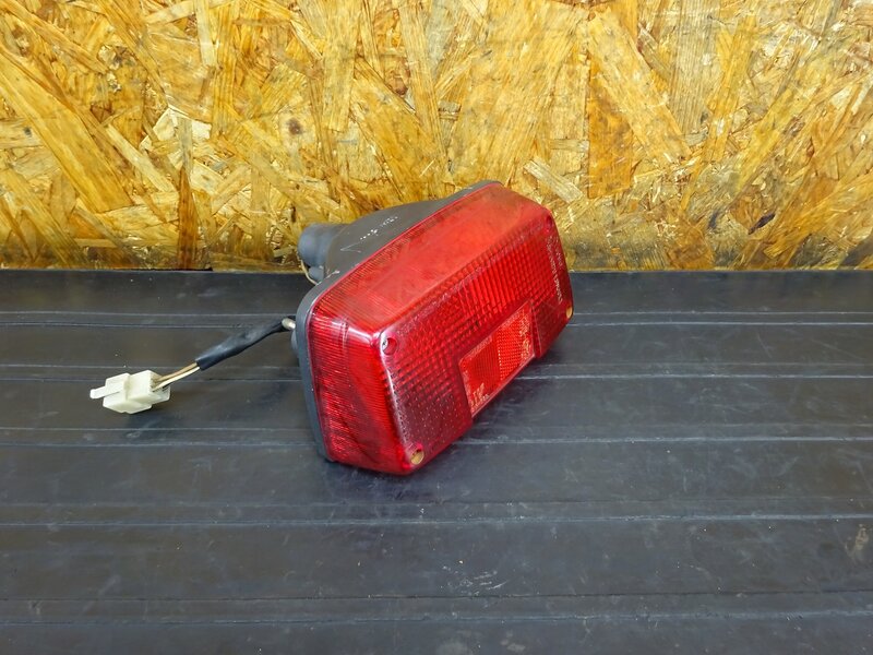 【260313】GSX250S(GJ76A-103)◇ テールランプ ブレーキランプ 【刀 カタナ | 中古バイクパーツ通販・買取　ジャンクヤード鳥取　JunkYard