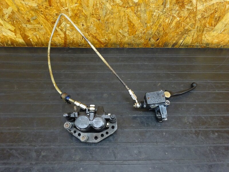 【260313】GSX250S(GJ76A-103)◇ フロントブレーキセット ブレーキキャリパー ブレーキマスター Φ1/2 社外ホース 【刀 カタナ | 中古バイクパーツ通販・買取　ジャンクヤード鳥取　JunkYard