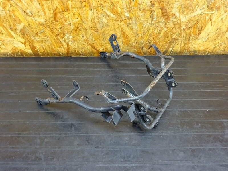 【260313】GSX250S(GJ76A-103)◇ アッパーカウルステー ヘッドライトステー 錆/曲がり小有 【刀 カタナ | 中古バイクパーツ通販・買取　ジャンクヤード鳥取　JunkYard