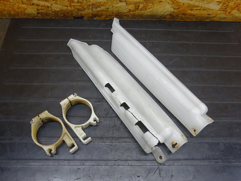 【260322】KDX125SR(DX125A-022)◆ フォークカバー左右セット フロントフォークガード 劣化/割れ有 【検索：200 220 250 | 中古バイクパーツ通販・買取　ジャンクヤード鳥取　JunkYard