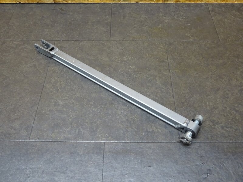 【250429】ZZR1100(ZXT10D-053)◆ トルクロッド 【ZZ-R1100 ZX-11 | 中古バイクパーツ通販・買取　ジャンクヤード鳥取　JunkYard
