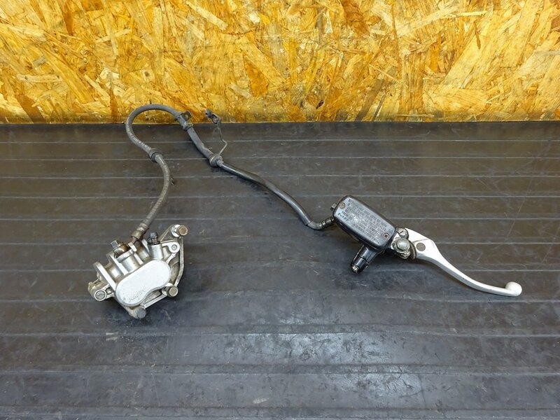 【250504】ゼルビス(MC25-1005)◇ フロントブレーキセット ブレーキキャリパー マスターシリンダー Φ11 【XELVIS VT250FN | 中古バイクパーツ通販・買取　ジャンクヤード鳥取　JunkYard