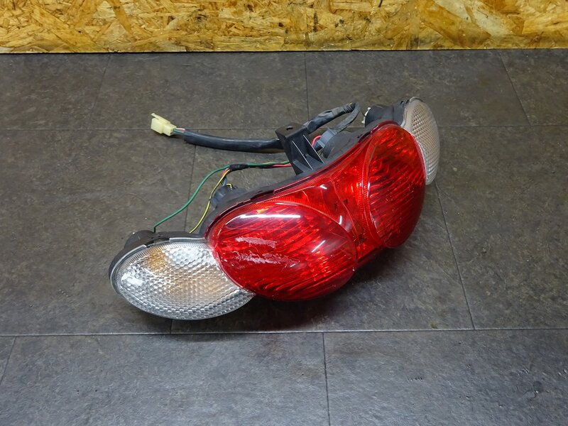 【250510】ZZR1200(ZXT20C-002)◆ テールランプセット ブレーキランプ ウインカー ウィンカー 削れ有 【ZZ-R1200 | 中古バイクパーツ通販・買取　ジャンクヤード鳥取　JunkYard