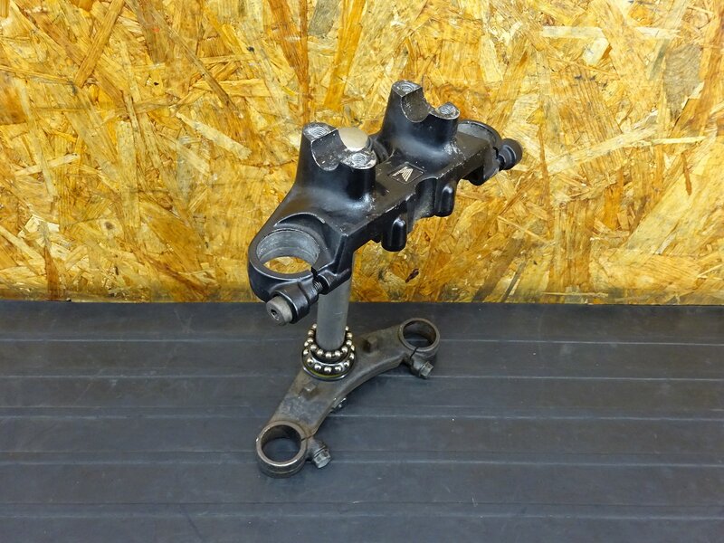 【250521】ジェイド(MC23-1002)◇ ステム アンダーブラケット トップブリッジ 腐食、傷有 【JADE | 中古バイクパーツ通販・買取　ジャンクヤード鳥取　JunkYard