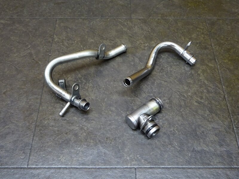 【250605】ホーネット250(MC31-1301)◆ ウォーターライン ウォーターパイプ ※エンジンパーツ MC14E | 中古バイクパーツ通販・買取　ジャンクヤード鳥取　JunkYard