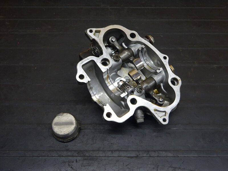 【250724】SR400(1JR-269)◆ シリンダーヘッドカバー ロッカーアーム 破損有 ※エンジンパーツ【検:SR500 1JN 2J2 2H6 | 中古バイクパーツ通販・買取　ジャンクヤード鳥取　JunkYard