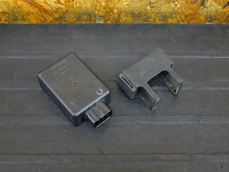 【250805】ST400 テンプター(NK43A-100)◇ CDI イグナイター MGT015 J4T08671 7517 始動確認後取外し 【TEMPTER | 中古バイクパーツ通販・買取　ジャンクヤード鳥取　JunkYard