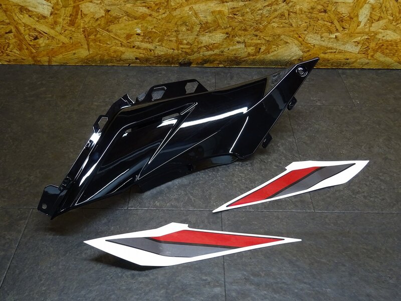 【250816】◆ サイドカバー左 デカール左右 取付車種未確認 未使用品??【検索：GSX250R GSX-R 250 DN11A DN12B | 中古バイクパーツ通販・買取　ジャンクヤード鳥取　JunkYard