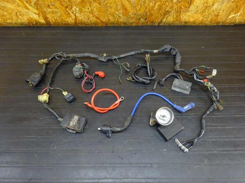 【250906】FTR223(MC34-1008)◇ メインハーネス CDI イグナイター レギュレーター スターターリレー イグニッションコイル 配線加工有 | 中古バイクパーツ通販・買取　ジャンクヤード鳥取　JunkYard