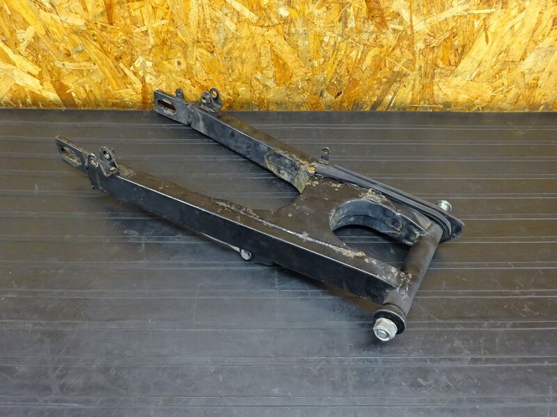 【250915】GB400TT(NC20-1011)◇ スイングアーム ピボットシャフト トルクロッド 錆有 【検索:GB500TT | 中古バイクパーツ通販・買取　ジャンクヤード鳥取　JunkYard