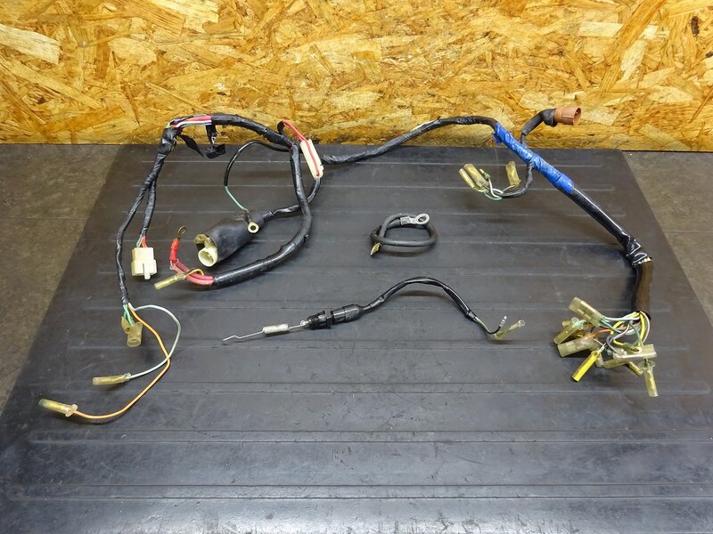 【251044】CB350(CB350-1069)◆ メインハーネス ブレーキスイッチ 被覆破れ有 【検索:CB250 エクスポート セニア | 中古バイクパーツ通販・買取 ジャンクヤード鳥取 JunkYard