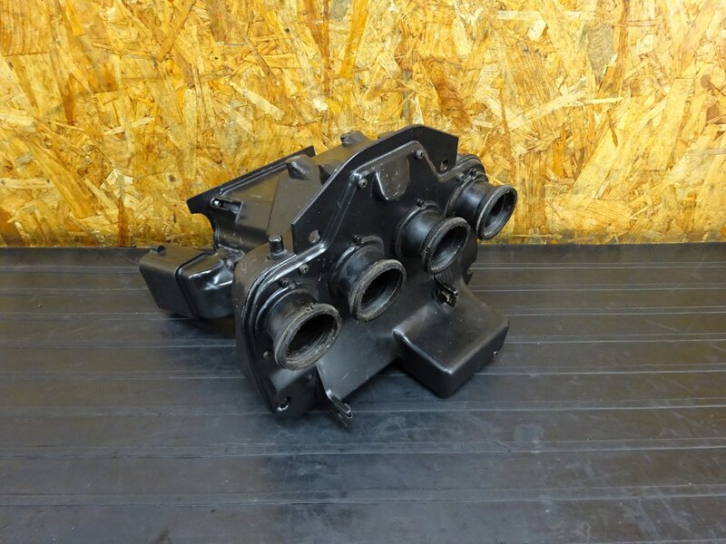 【251103】ZRX400(ZR400E-004)◇ エアクリーナーボックス エアクリボックス エアクリ 傷/劣化有 【前期 ZRX-2 ZRX-Ⅱ | 中古バイクパーツ通販・買取　ジャンクヤード鳥取　JunkYard