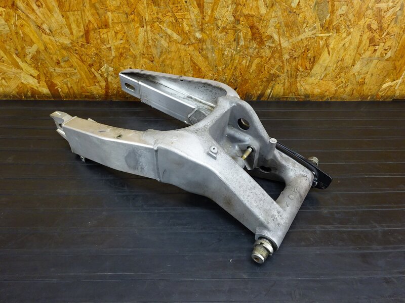 【251111】CBR250RR(MC22-1006)◇ スイングアーム ピボットシャフト ガルアーム | 中古バイクパーツ通販・買取　ジャンクヤード鳥取　JunkYard
