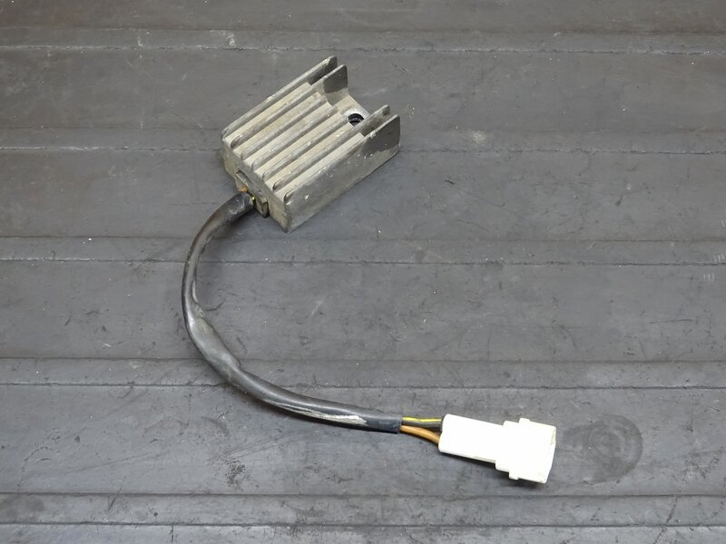 【251118】KDX200SR(DX200G-004)◆ レギュレーター レギュレター 【検索:125 220 250 | 中古バイクパーツ通販・買取　ジャンクヤード鳥取　JunkYard